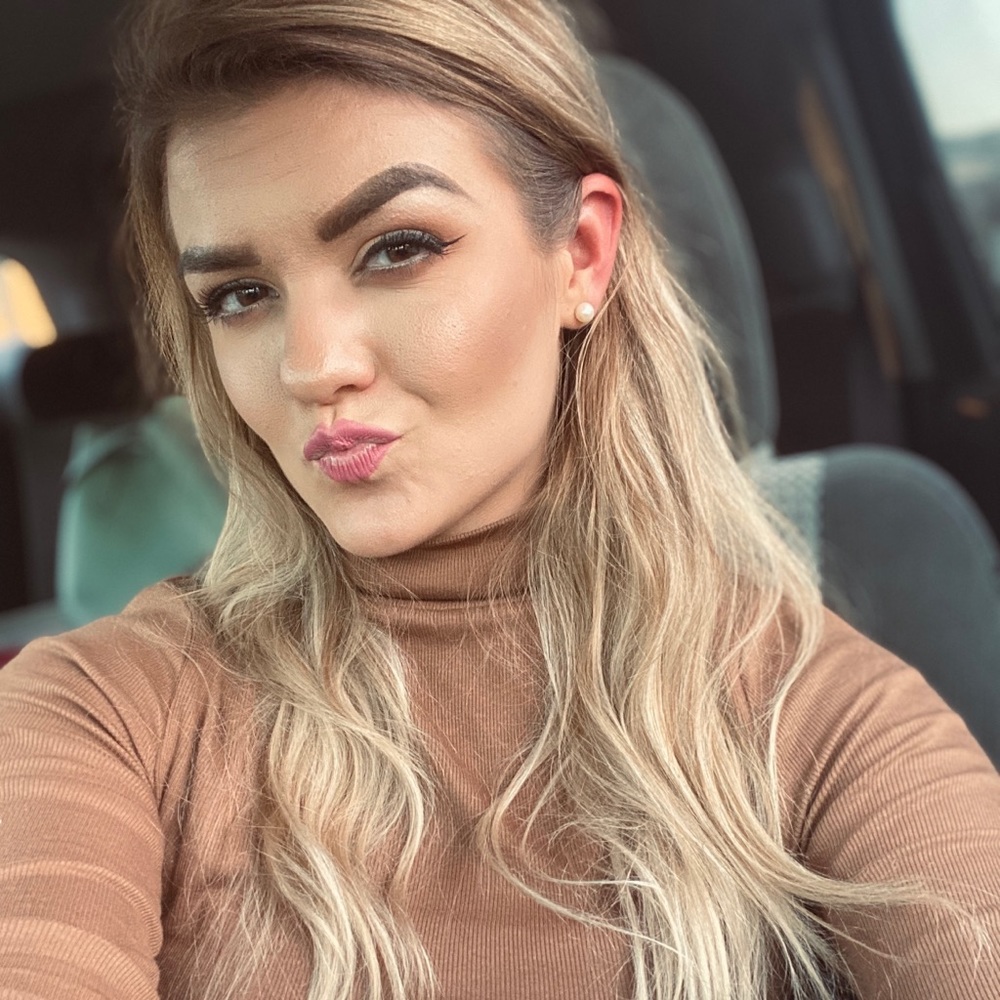 Meet your Posher, Olivia